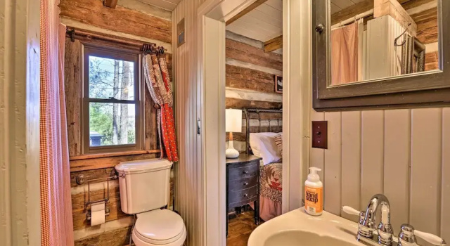 Коттедж с 2 комнатами Cabin Near Boone w/ Hot Tub & Mountain Views
