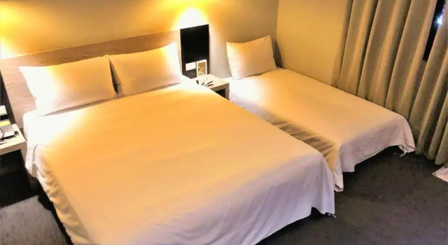 Трёхместный номер Economy Kiwi Express Hotel - Jiuru Rd