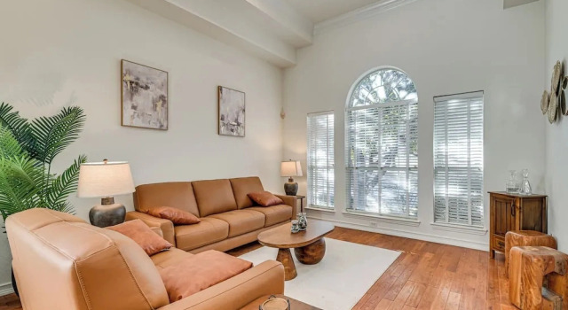 Коттедж с 3 комнатами Elegant Home w/ Private Patio, 2 Mi to UTD Campus!