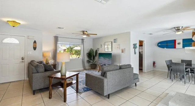 4880 N Banana River, Varaa Lomakoti Hotellit Space Coast pysäköinnillä, Pysäköinti