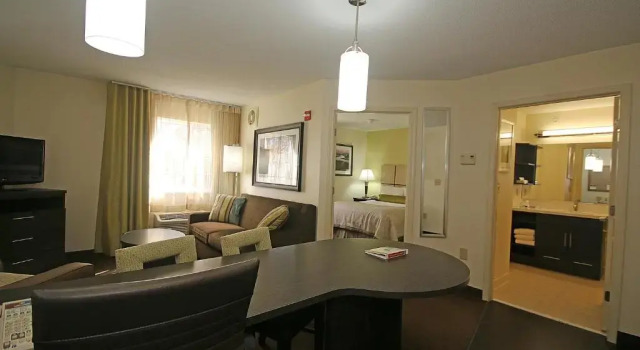 Четырёхместный люкс с 2 комнатами Candlewood Suites Newport News-Yorktown by IHG
