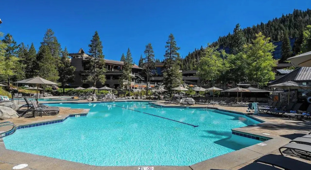 Апартаменты Sweeping Views & Access to Slopes: Everline Condo