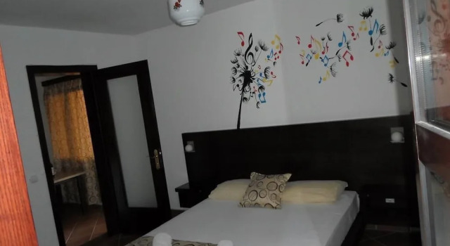 Апартаменты Standard с 2 комнатами с балконом Apartments and Rooms Four Roses