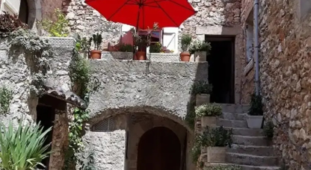 Les Remparts Des Templiers, Забронировать Отель Отели в центре Регюс, в центре