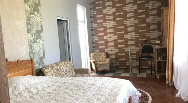 Feria, Boek Hotel Batoemi 