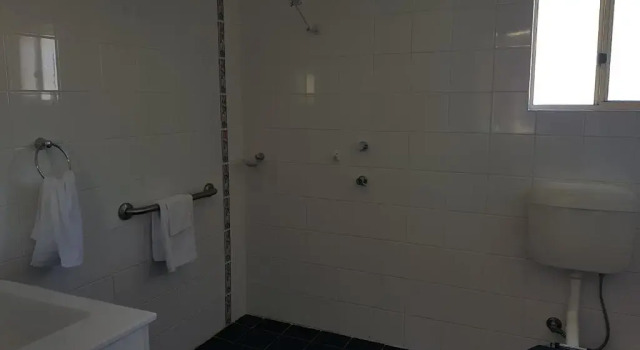 Коттедж с 4 комнатами Amaroo Resort