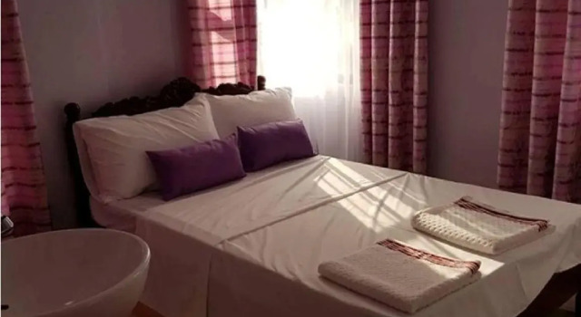 Bahai Jujai, Rezerwuj Hotel Baler Luzon