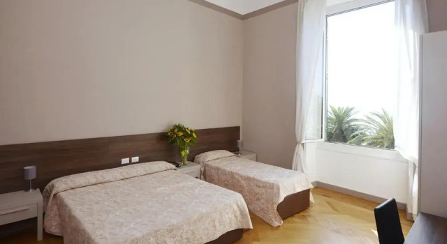 Трёхместный номер Standard Hotel Mediterranee