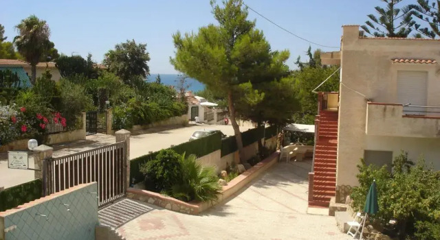Апартаменты Villa Luciano Via Teocrito N 12