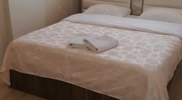 Apartament 1 sypialnia i balkonem i z częściowym widokiem na morze A Suit Residence