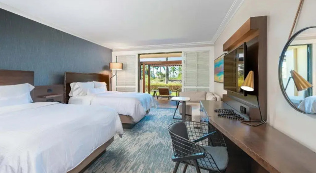 Четырёхместный номер Standard с балконом и с частичным видом на океан The Westin Hapuna Beach Resort