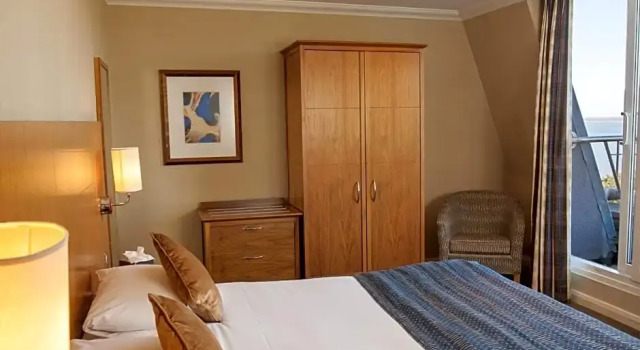 Номер Standard с балконом и с видом на гавань Harbour Heights Hotel