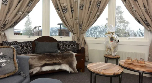 Hotell Mezzo, Rezerwuj Hotel Hotele w Svealand z parkingiem, Parking