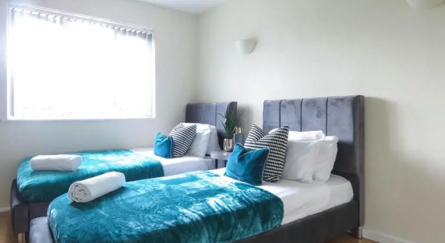 Tudors eSuites 3 Bedroom Apartment 6 Beds & Parking, Varaa Huoneisto Asunnot kohteessa Merseyside, Huoneisto
