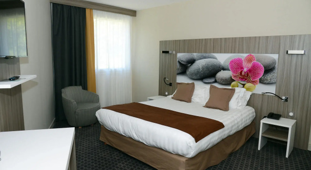Logis Hôtel Le Parc de Geoffroy, Rezerwuj Hotel Hotele w Puy-de-Dôme z basenem, Basen