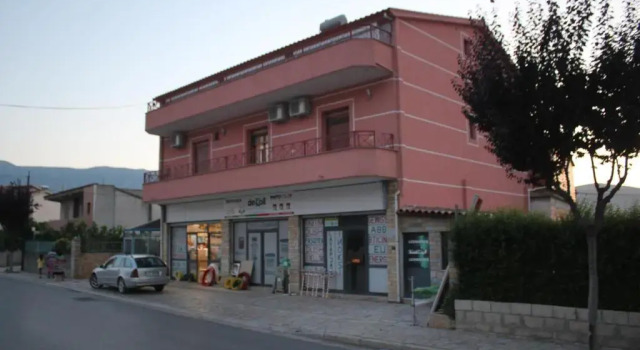 Guesthouse Leo, Prenota Hotel Hotel a Berat County con parcheggio, Parcheggio