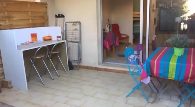 Studio Les Lecques 100m de la plage, Boek Appartement Hotels in Les Lecques met parkeren, Parkeren