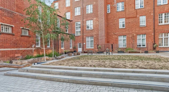 2 Bedroom Maida Vale Apartment With Patio