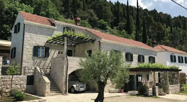 Authentic Holiday Home with Private Pool near Dubrovnik