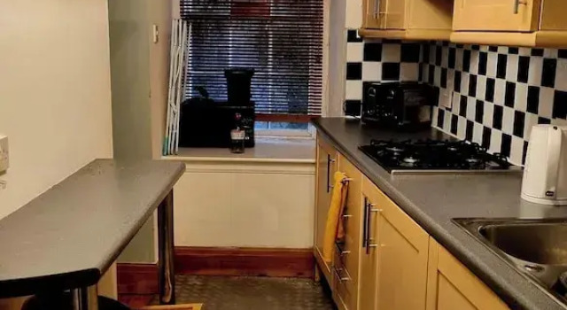 A Basement Apartment, Забронировать Апартаменты/квартира Кармартен Carmarthenshire, рядом с Галерея Oriel Myrddin