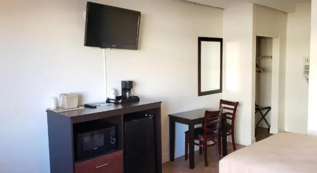 Четырёхместный номер Standard Oceanfront Inn and Suites