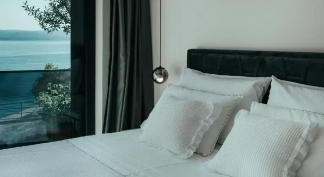 Apartment 1911