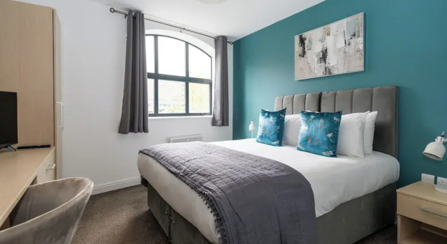 Апартаменты Business с 2 комнатами Cotels The Millhouse Corporate Apartments - PRIVATE APARTMENT BUILDINGS - GATED ENTRANCE - PARKING - WORK DESK