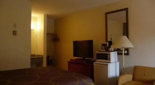 Номер Standard Super 8 by Wyndham Kamloops East