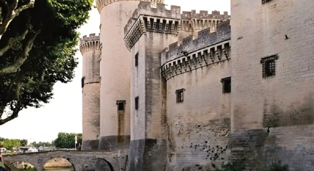 Le Provençal, Забронировать Отель Тараскон ViaRhona