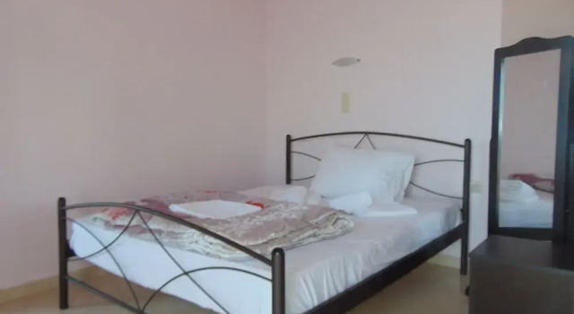 Comfy Beachfront Litinas Casa With Seaview