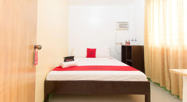 Двухместный номер Standard RedDoorz near Mariners Legazpi