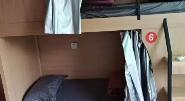 Кровать в общем номере (мужской номер) Nanyang Hostel Homestay (City Central Hospital)