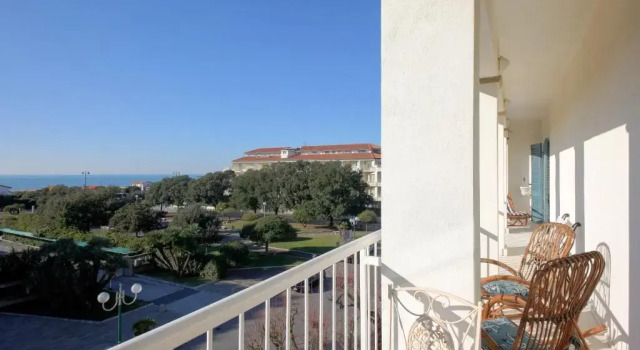 Elegante Attico panoramico a 2 passi dal mare, Buchen Sie Hotel Hotels in Versilia mit Pool, Schwimmbad