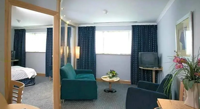 Люкс The Bolton Stadium Hotel, a member of Radisson Individuals