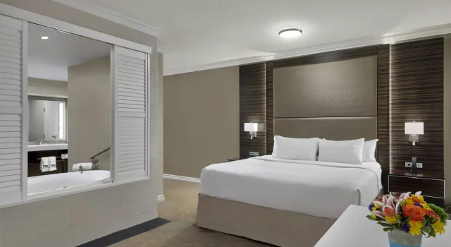 Люкс c 1 комнатой Delta Hotels by Marriott Edmonton Centre Suites