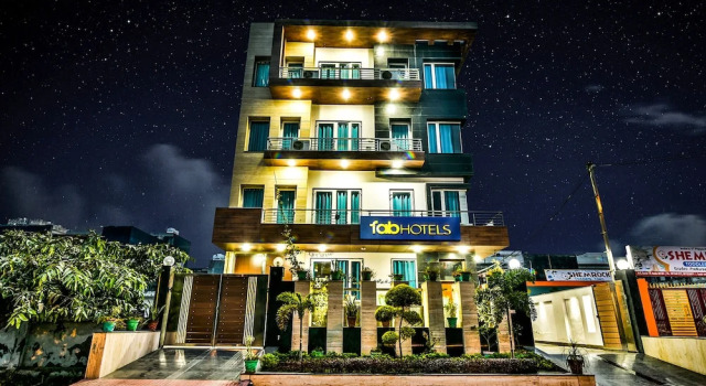 Fabhotel Merriment, Забронировать Отель Нойда штат Уттар-Прадеш
