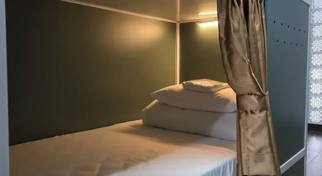 Кровать в общем номере (мужской номер) Cozy Cubes