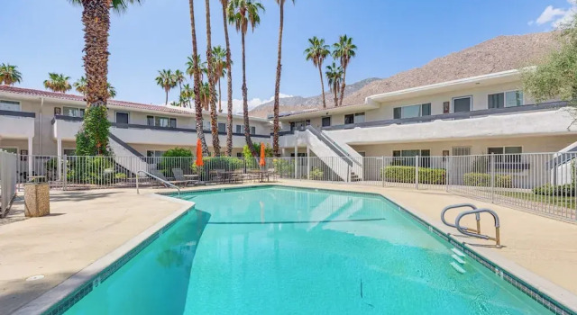 Апартаменты 2 Mi to Downtown: Gated Condo in Palm Springs
