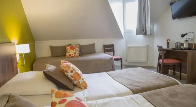 Трёхместный номер Comfort Logis Hôtel Chaptal, Amboise