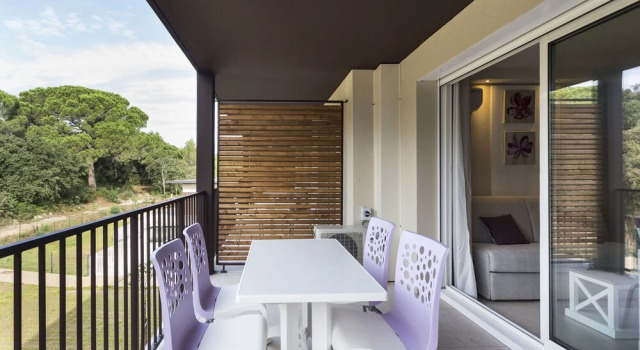 Кровать в общем номере с 2 комнатами Residhotel Pont du Gard