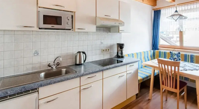Апартаменты Comfort Comfortable Apartment in Langenfeld With ski Storage
