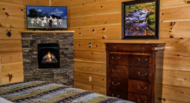 Breathtaking 14br Cabin Elevator Views Games Hot Tubs Galore