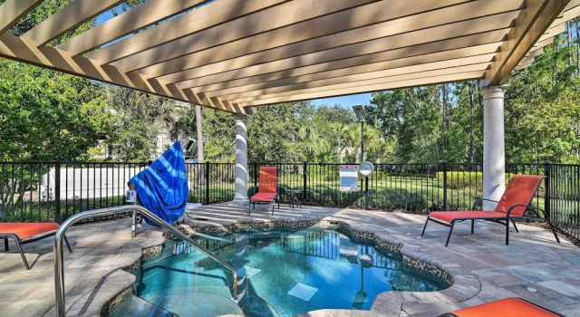Апартаменты с 3 комнатами Near Golf & Shopping: Davenport Home w/ Yard