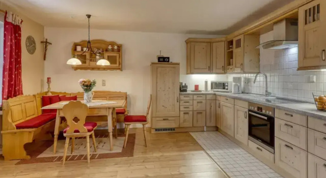 Коттедж с балконом Waldhaus Sonnenberg Apartment 4