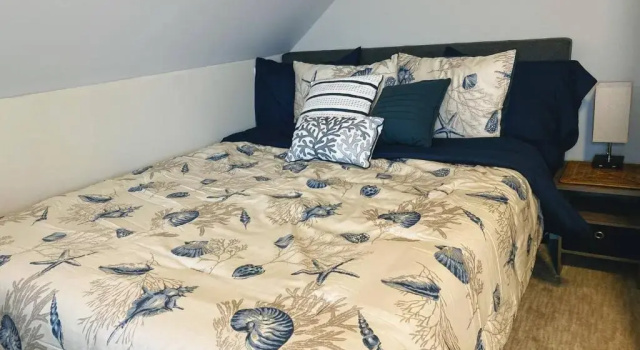 Room in Guest room - Room 3 Cozy Private Enjoy Relax, Varaa Matkakoti Hotellit New England uima-altaalla, Uima-allas