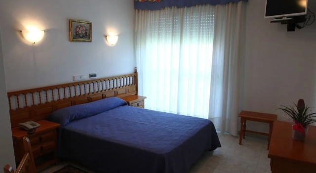 Hotel Jr, Rezerwuj Hotel  