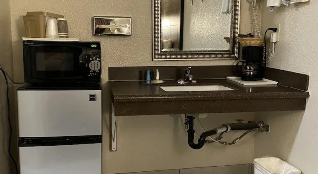 Четырёхместный номер Standard Motel In The Pines