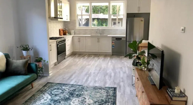 Коттедж Stylish 3 bedroom house - Close to parks, bars & cafes - Free parking