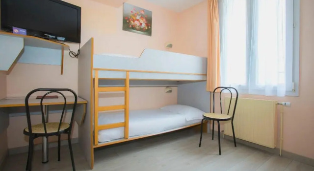 Четырёхместный номер Standard Hotel De Rosny