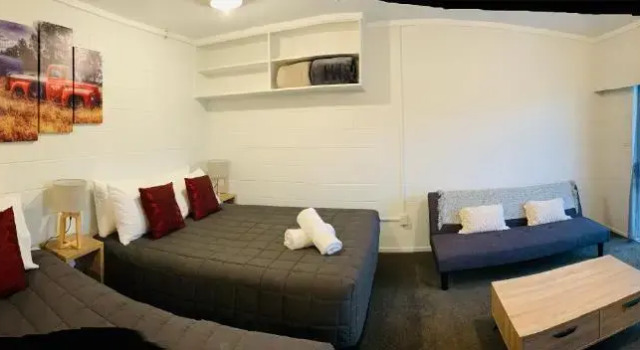 Семейный люкс Racecourse Motel